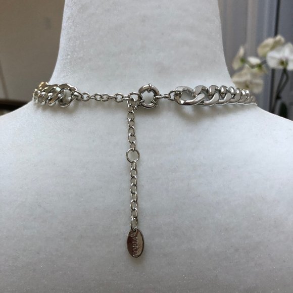 NOBIA Statement Necklace - Picture 3 of 4